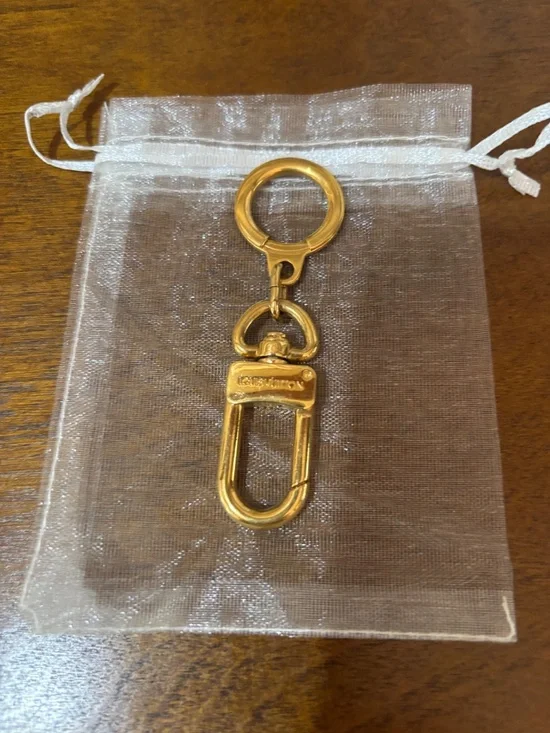 Louis Vuitton Anneau Key Cles Ring in Goldtone Metal - Picture 2 of 4